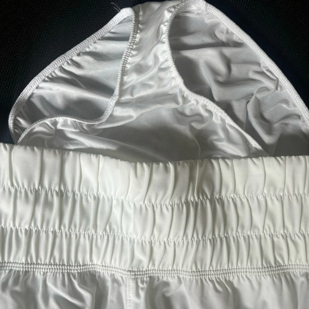 Under Armour NWT Run Anywhere White Shorts Size Large - Picture 8 of 10